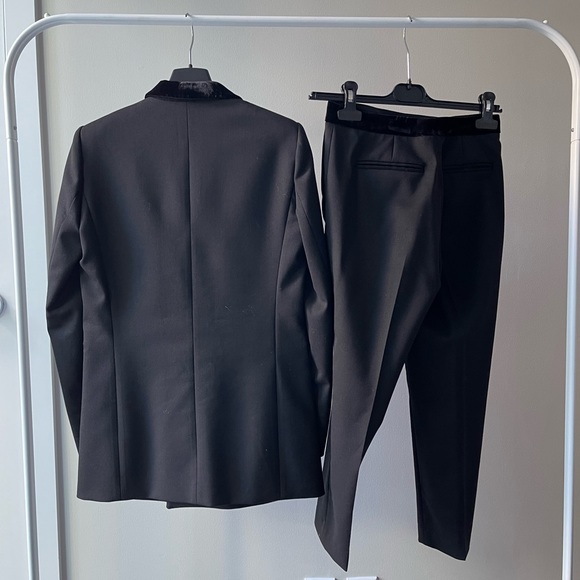 ❌❎SOLD❌sandro Tuxe blazer in T34 black gently worn. Tuxe pants sold separately. - Picture 3 of 4